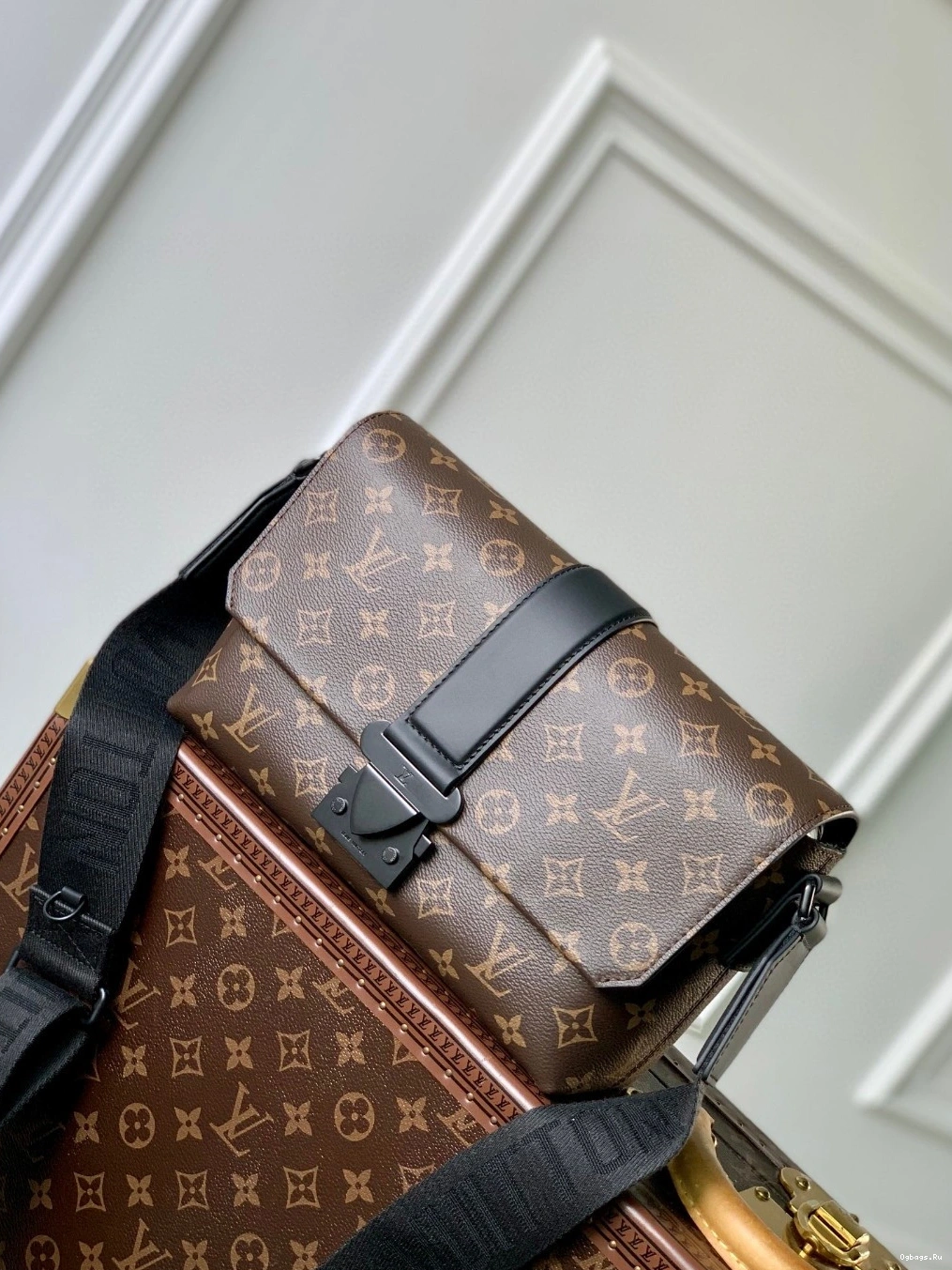 S-Cape VUITTON LOUIS Messenger 0405